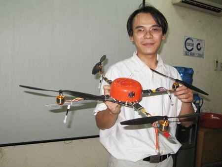 Mô hình máy bay điều khiển lên thẳng đầu tiên ở Việt Nam