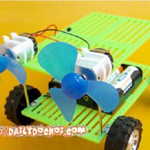OT36 oto mô hình đơn giản có hai cánh quạt